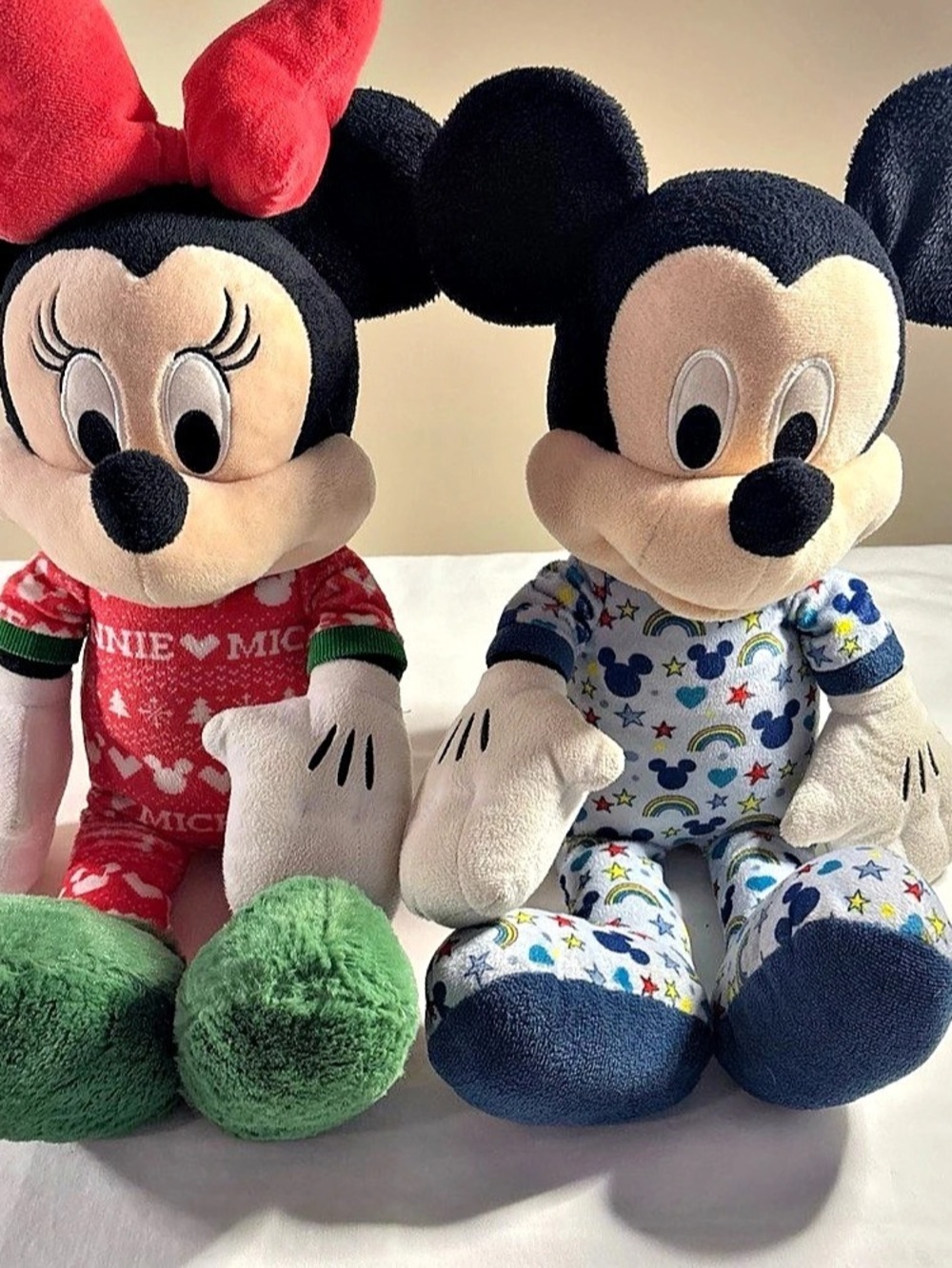 Disney Mickey and Minnie Mouse plush Set Red & Blue Like New. Christmas 19 inch